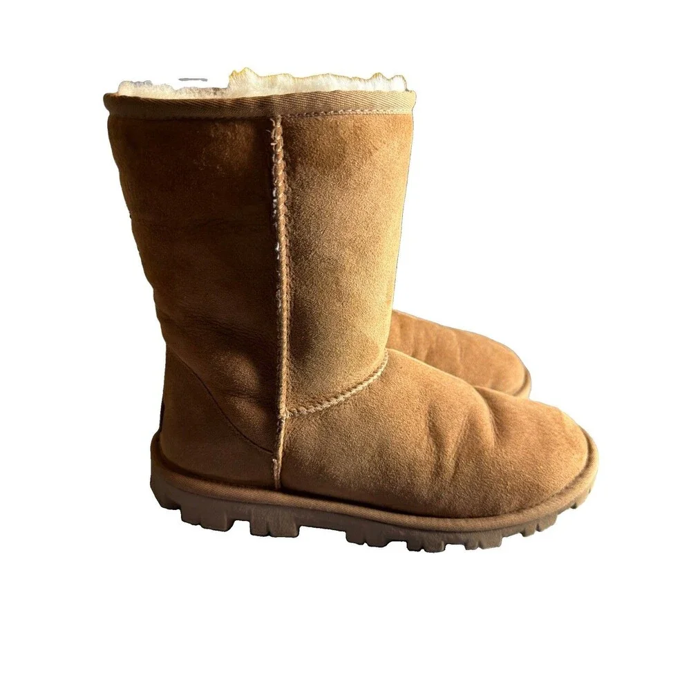 UGG Australia Classic Short Suede Boot # 5835 Chestnut Brown Size 8/EU 39